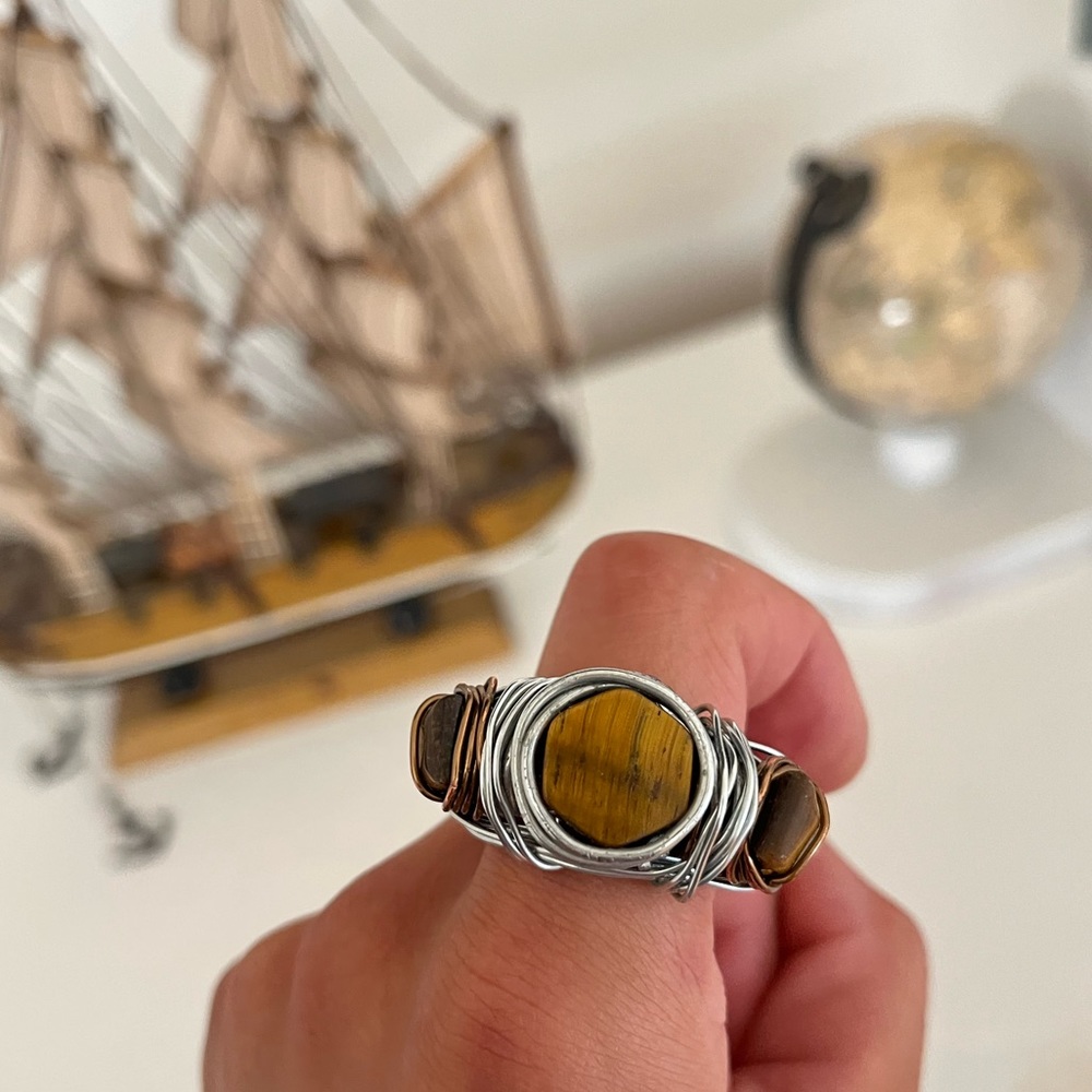 Handmade Amber Stone Wired Goth Ring Unisex n. 9